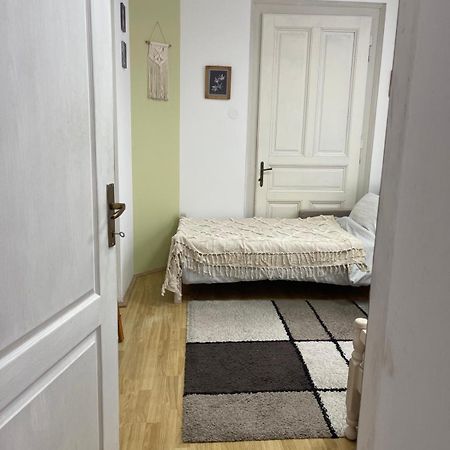 Lennon Daire Vinkovci Dış mekan fotoğraf